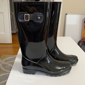Black Rainboots